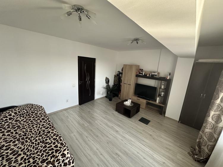 Apartament cu 3 camere decomandat, mobilat în Berceni