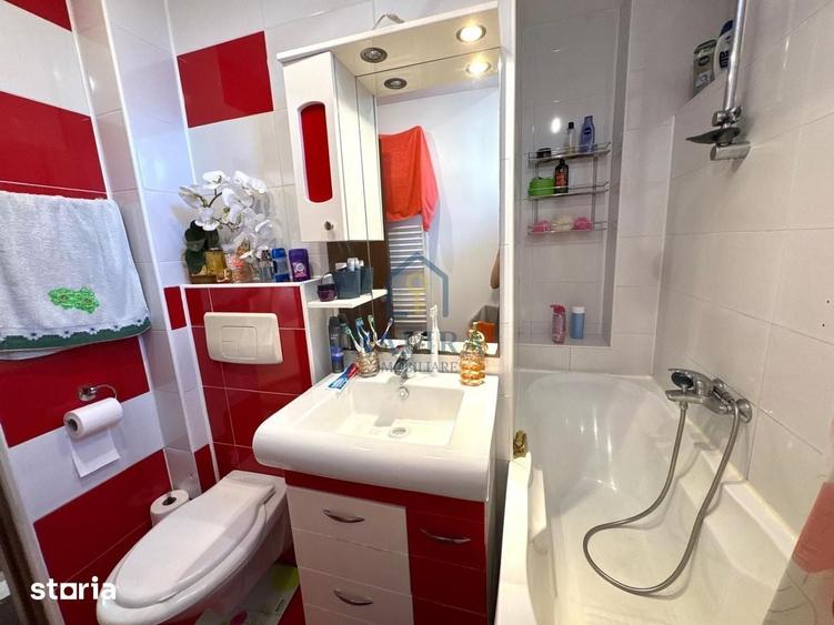 Apartament cu 3 camere decomandat în Săsar