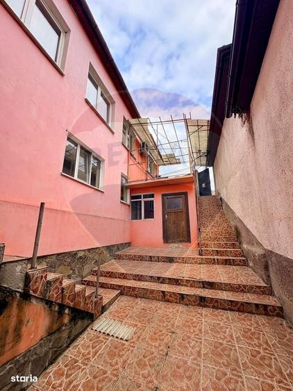 Casă cu 4 camere în Central