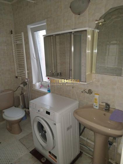 Casă individuală cu 6 camere cu Canalizare în Cetate