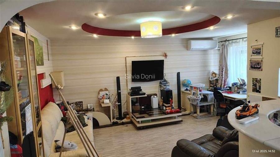 Apartament cu 3 camere semidecomandat, mobilat în Drumul Sării