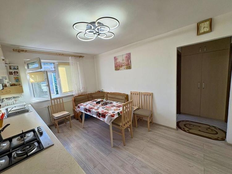Apartament 2 camere decomandat zona Simeria (l&acirc;ngă piața Dolar) - 4