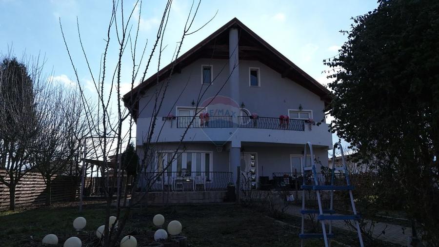 Casă/Vilă individuală | P+E+M | Teren 1075 mp | Cristian - 27