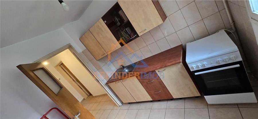 Apartament de vanzare cu 3 camere, zona Titan - 5