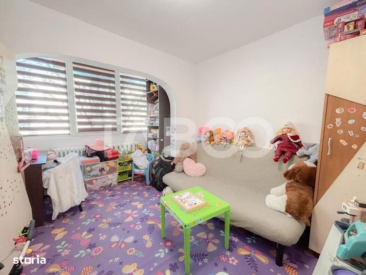 Apartament cu 4 camere decomandat, mobilat în Bulgaria