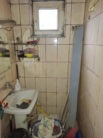 garsionera RAHOVA langa piata , etaj 3, 15mp, bloc din 1972 - 6