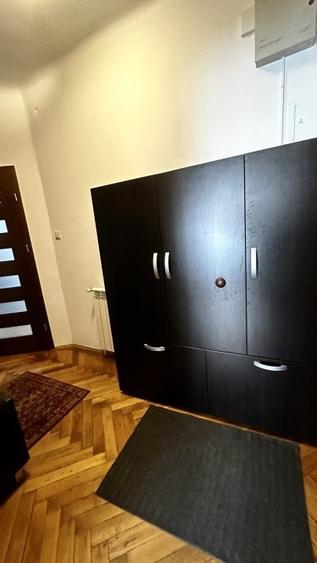 Apartament in casa cu 2 camere ,beci si curte pe Strada Titulescu ,zona Afi - 13