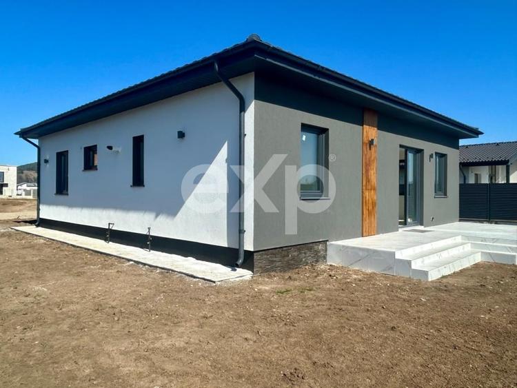 Casă de vânzare în Sânpetru- 107 mp , teren 500 mp - 220.00 euro. - 3