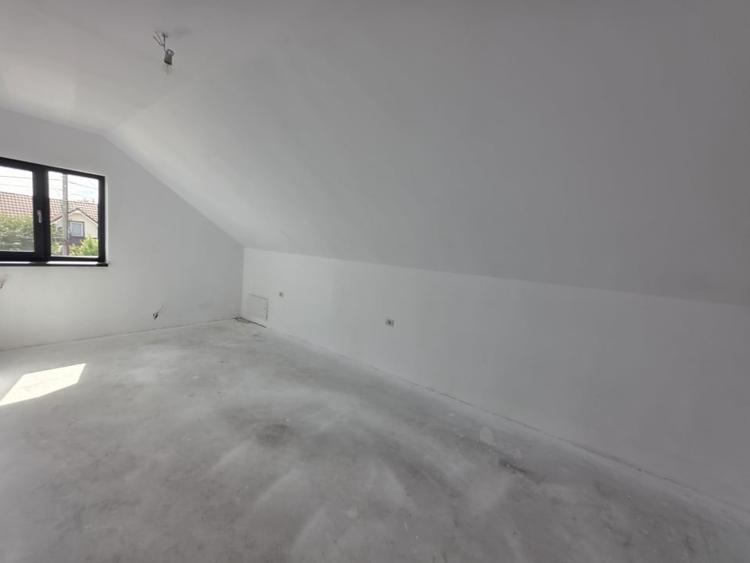 Casă individuală cu 7 camere cu Canalizare în Valu lui Traian