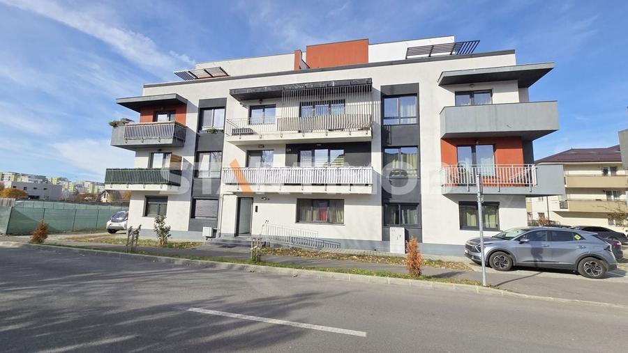 Studio mobilat Coresi cu parcare si terasa 30 mp