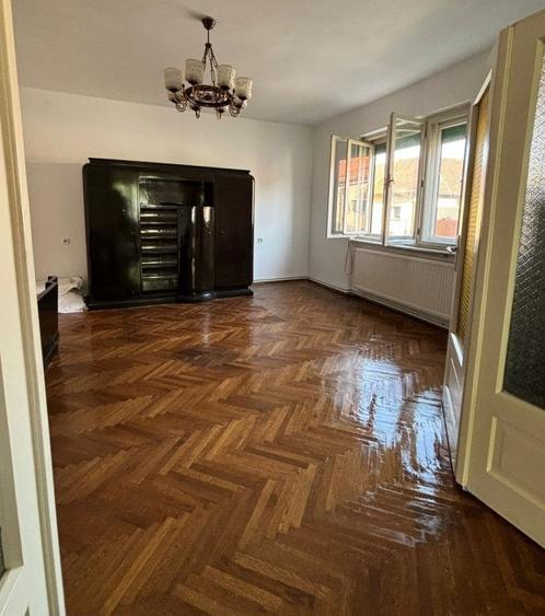 Casa sanatoasa in centrul localitatii Cristian - 8