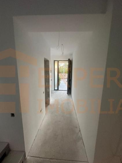 Vila deosebita de vanzare! - zona Mamaia Nord, pe malul lacului - 5