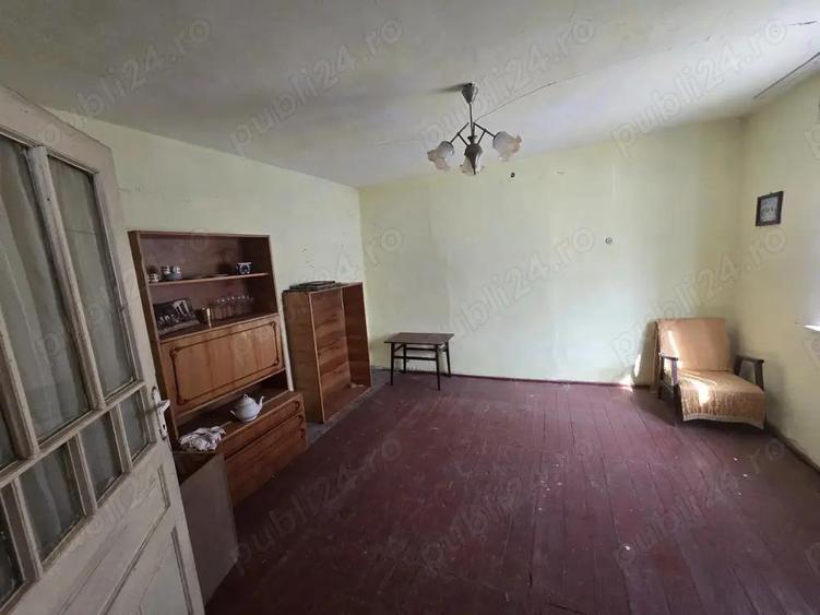 Re?i?a, casa cu teren 700 mp, pe malul Barzavei in cartierul Calnic - 1