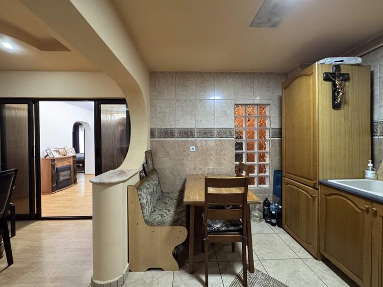 5 cam. etaj 1, 96 mp, decomandat, renovat, zona Zahana - 11