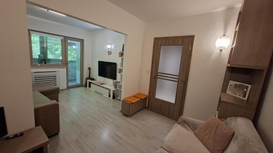 Apartament 2 camere complet renovat, Podu Roș 53 mp, etaj 1/10 - 2