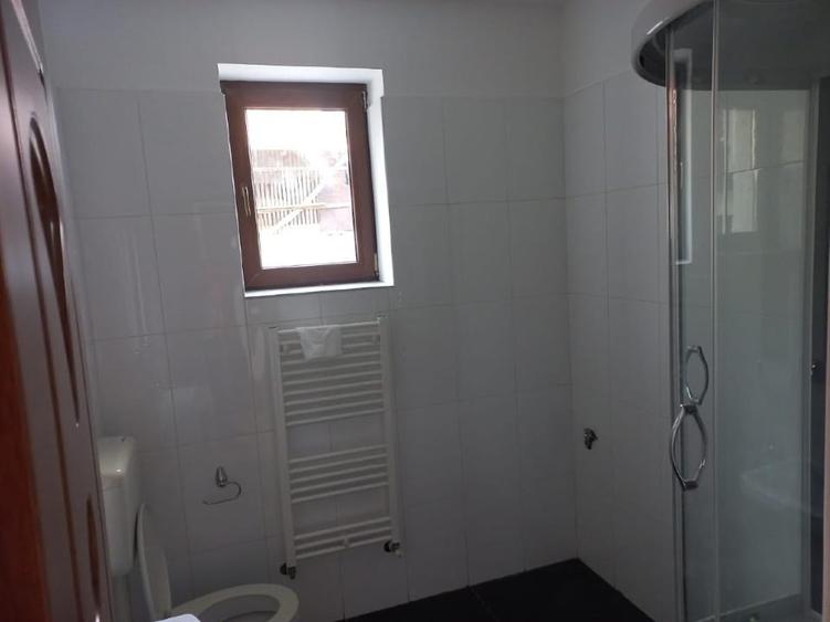 Casa solida, moderna si luminoasa; liniste totala in natura! - 13