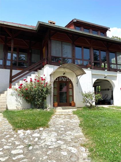 Casa  P+M, cu teren de 9721 mp