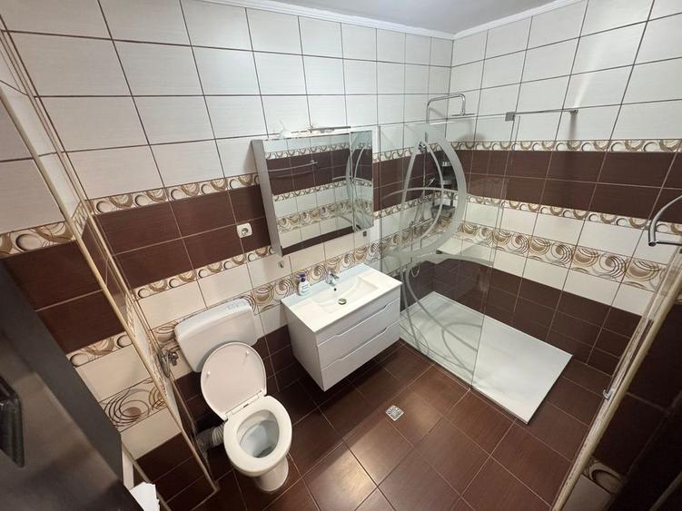 Inchiriez apartament 47mp. cu parcare - 1