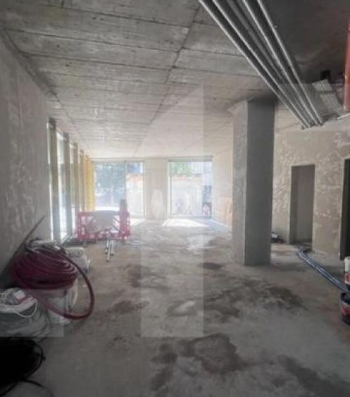 Spatiu generos, central, ideal orice tip de activitate - 8