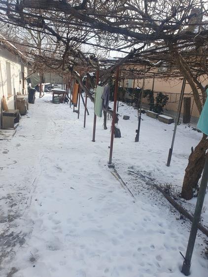 Teren + casa batraneasca in Km 5 - 2