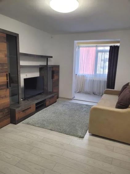 Apartament cu 2 camere semidecomandat, mobilat în Titan