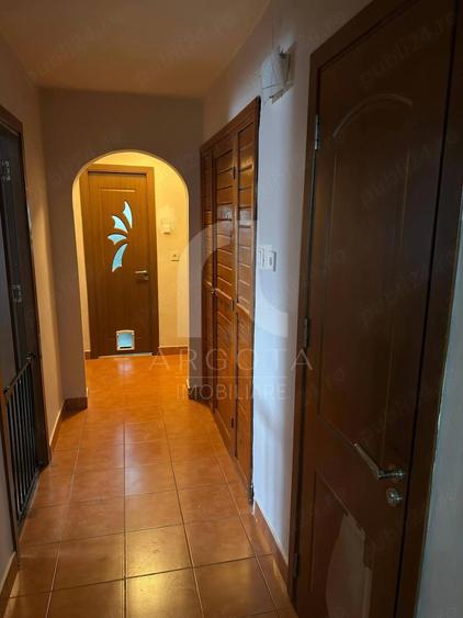 Apartament 3 camere , 70 mp, decomandat ,zona Crang - 8