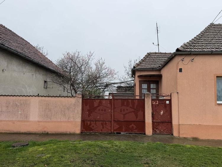 Casa cu anexe de vanzare in Com Frumuseni - 2