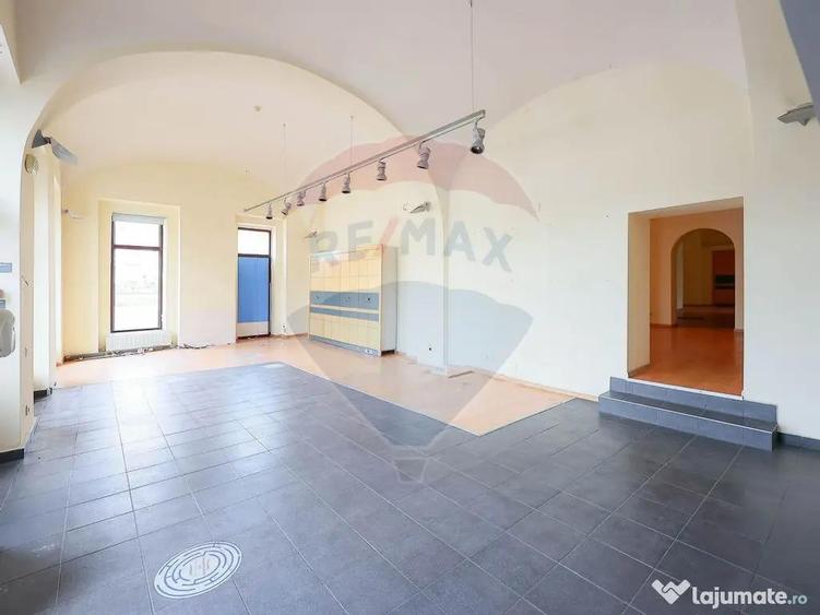 Spa?iu comercial 200mp, de inchiriat in Pia?a Unirii - 2