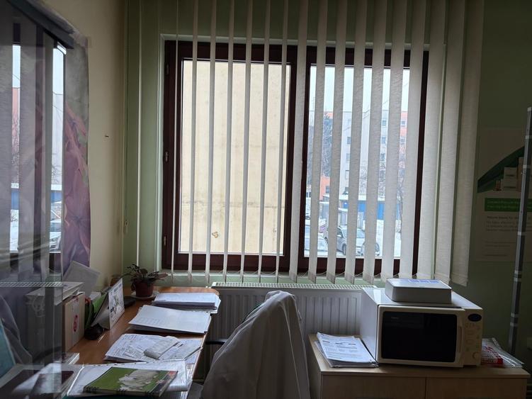 Spatiu comercial la parter bloc 83 MP-pe Bd 1 Decembrie 1918 -aproape de Fortuna - 1