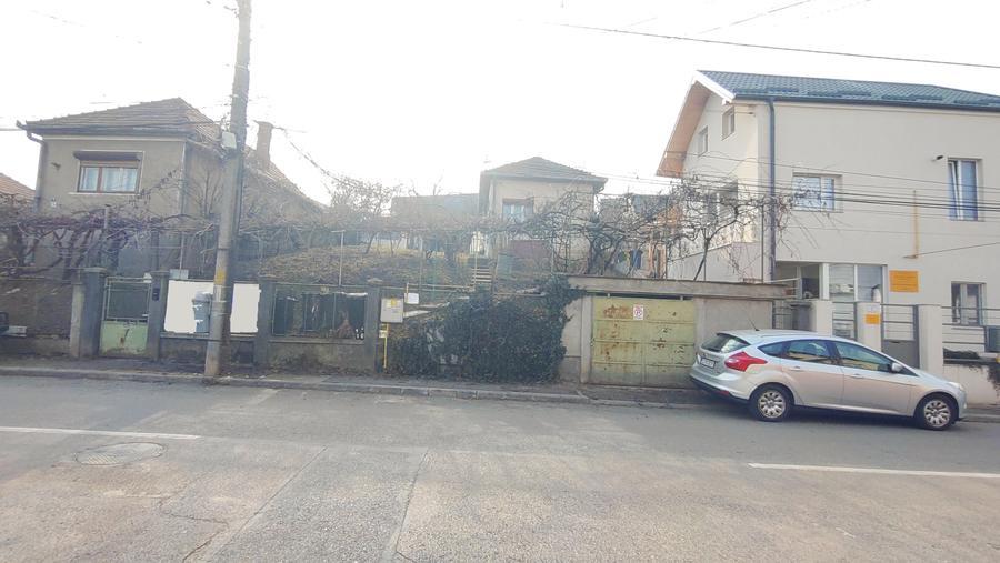 Vand teren cu casa in Gruia - 1