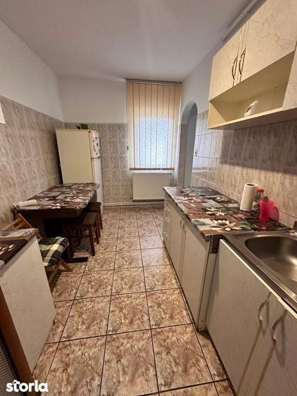 De vanzare apartament cu 2 camere ?i 2 balcoane, in zona Scolii nr 5 - 4