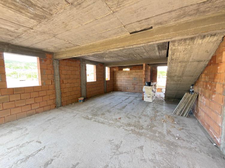 Duplex cu 3 camere cu Canalizare în Baciu
