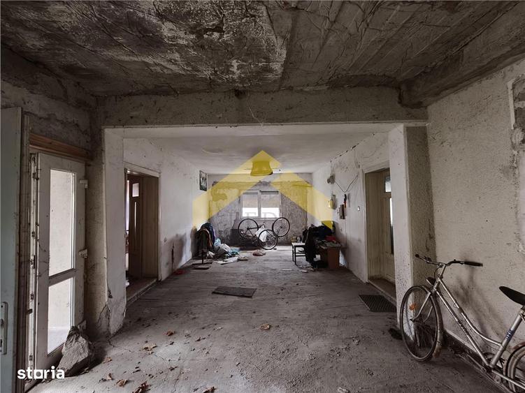 Casa la sol de vanzare in orasul Santana - 5