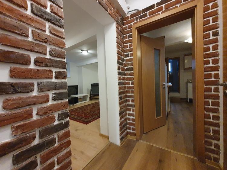 Apartament două camere, ultracentral, demisol, mobilat, loc de parcare  inclus - 1