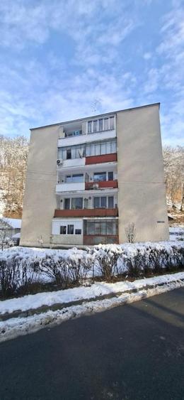 Proprietar, vând apartament cu 2 camere, decomandat - zona liniștită - 7