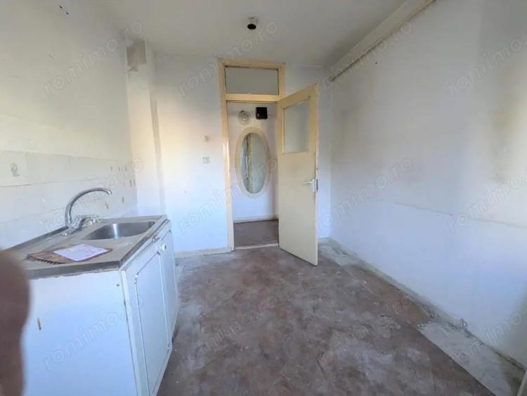 Str Carpati - Piata Sud, Apartament 3 camere, etaj 2/4, bucatarie mare - 6