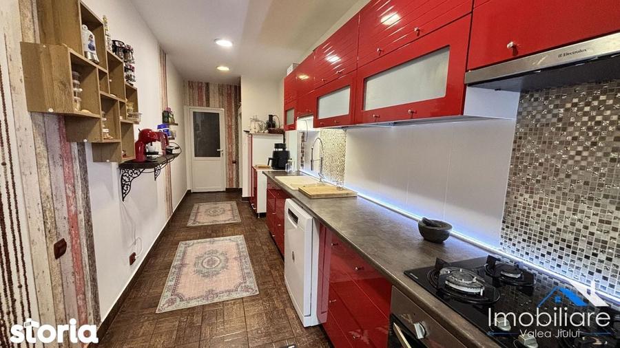 Casa exclusivista - Petrosani | Zona Primariei | 7 camere - 6