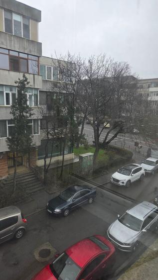 Dacia, ap. 2 camere, decomandat, etaj 2/4 - 2