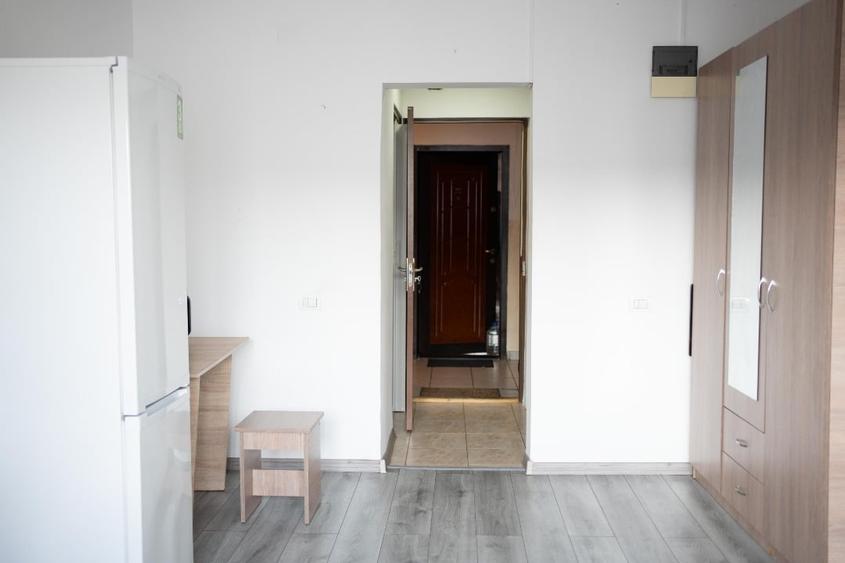 Garsonieră decomandată în Sud