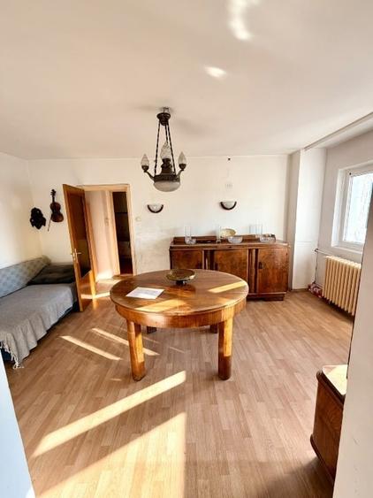 Apartament cu 4 camere decomandat în Eroii Revoluției