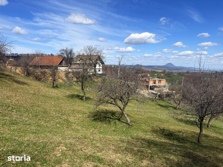 Teren de 2330 mp, în Bran