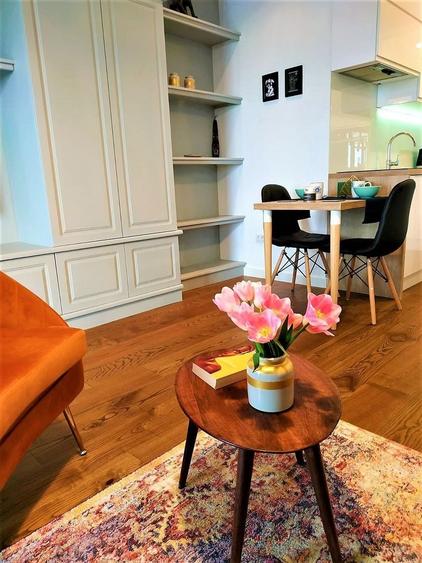 Apartament cu 2 camere semidecomandat, mobilat în Victoriei