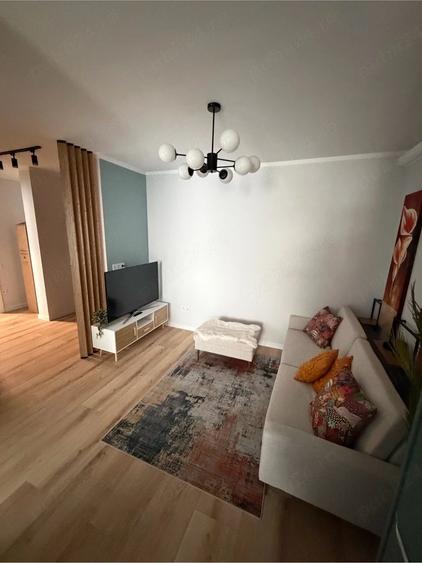 Apartament cu 3 camere decomandat în Florești