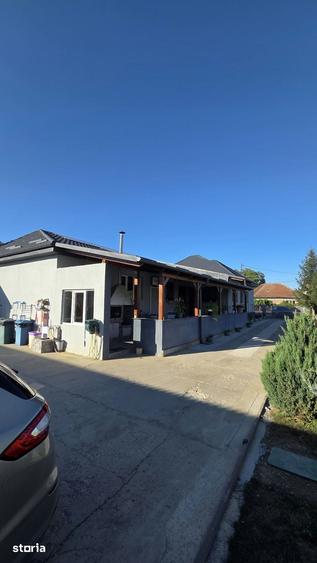Casă cu 5 camere cu Teren 14000 Mp în Păulești