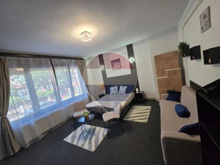 Apartament cu 2 camere decomandat, mobilat în P-ța Romană