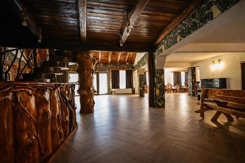 Hotel/Pensiune, de 1,200 mp, în Moieciu