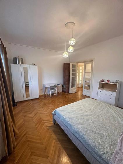 Apartament cu 3 camere semidecomandat în Peninsula