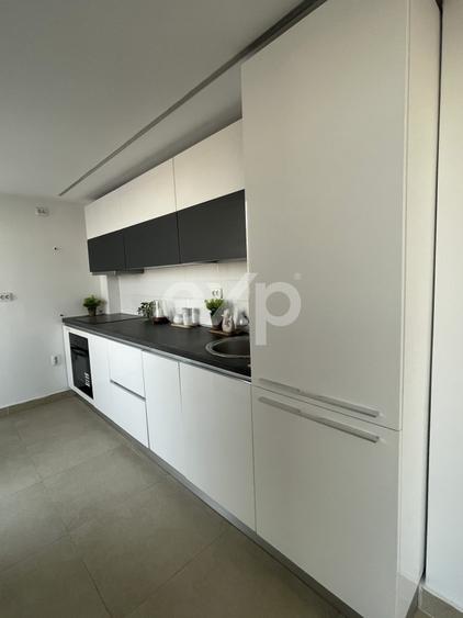 Apartament cu 5 camere semidecomandat, mobilat în Bună Ziua
