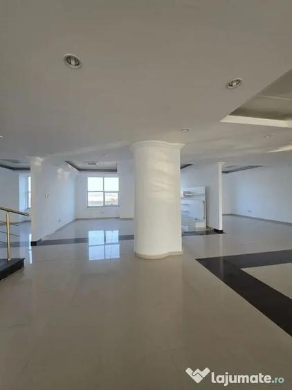 Spațiu comercial, de 3,500 mp, în Unirii