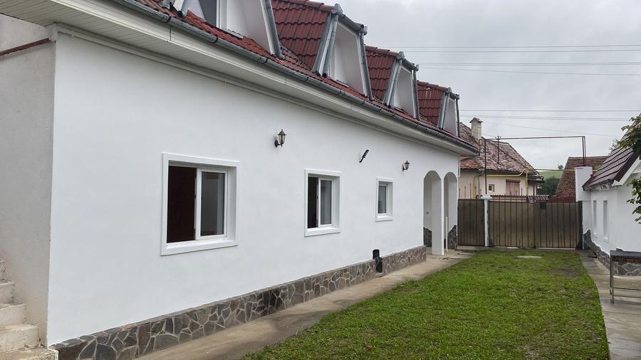 Casă individuală cu 7 camere cu Canalizare în Cristian
